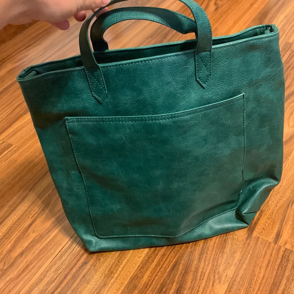 Thirty one green leather purse